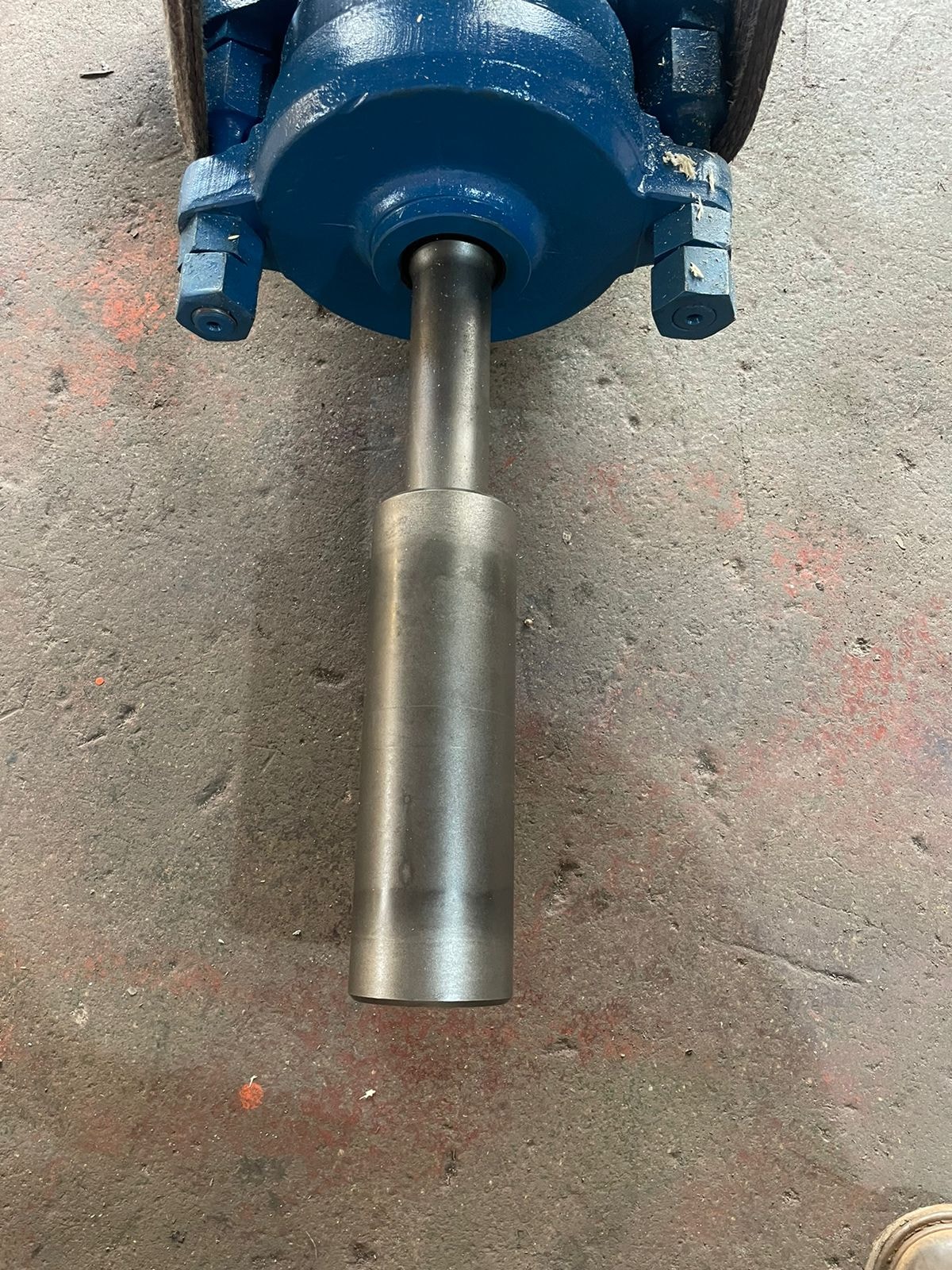 Hydraulic drifter with new drill rod fitted — ready for service