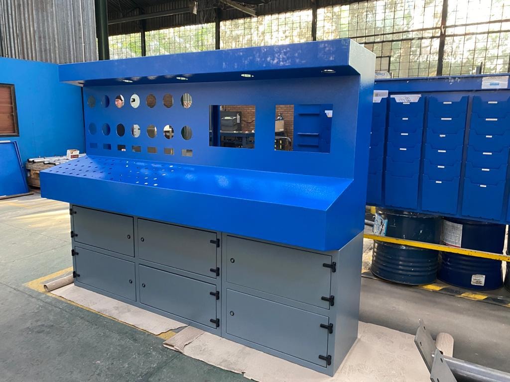 Finished hydraulic workbench — painted & fitted for mine site